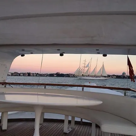 Yacht Bert Venezia Bådhotel 5*
