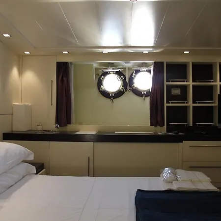 Botel Yacht Bert Venezia