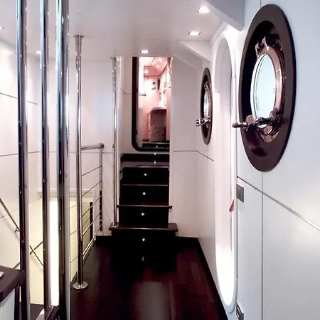 Yacht Bert Venezia Botel Venice