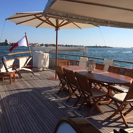 Yacht Bert Venezia Botel 5*
