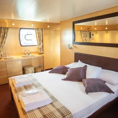 Botel Yacht Bert Venezia 5*